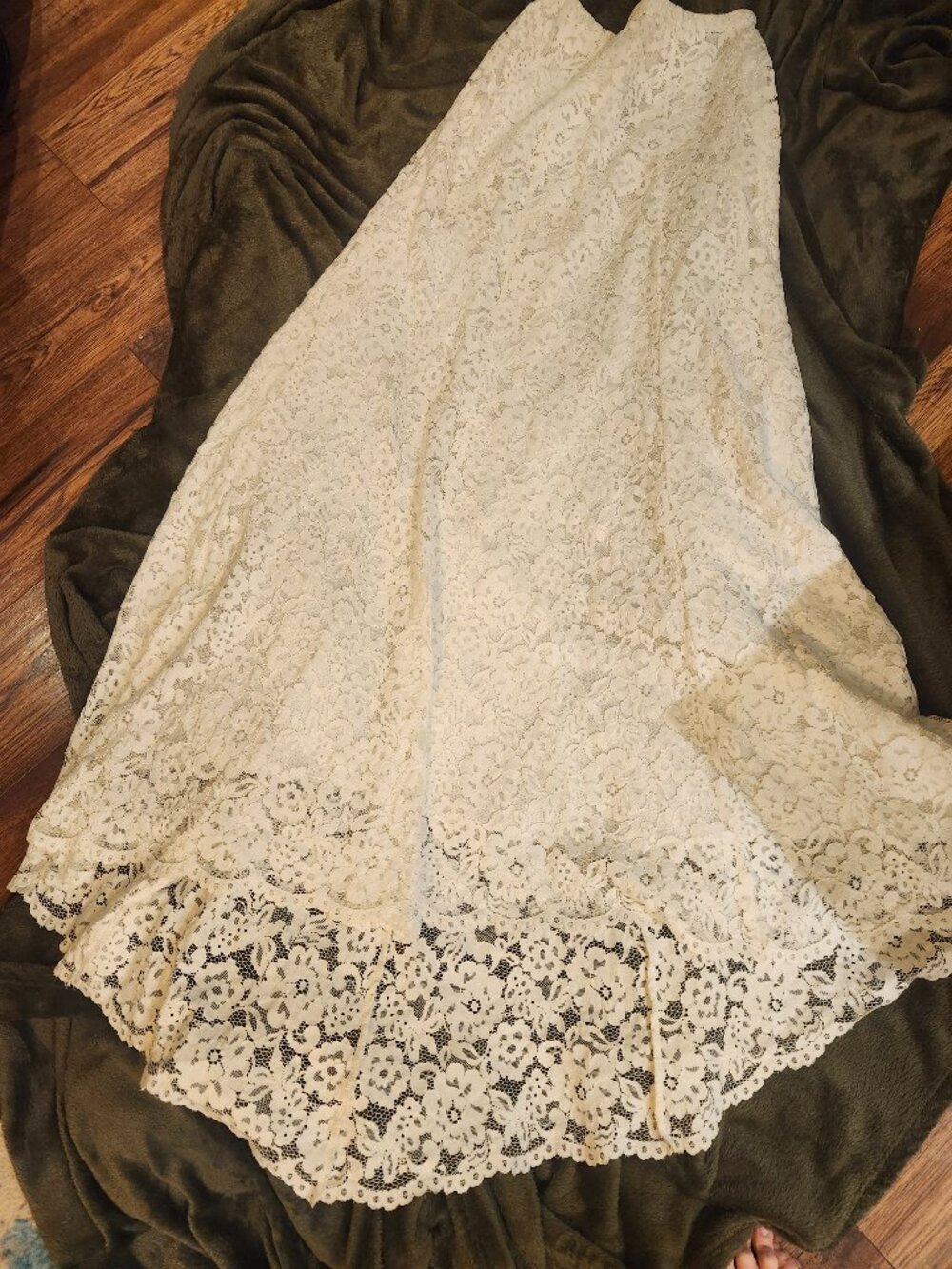 Boho lace maxi skirt. - Picture 2 of 6